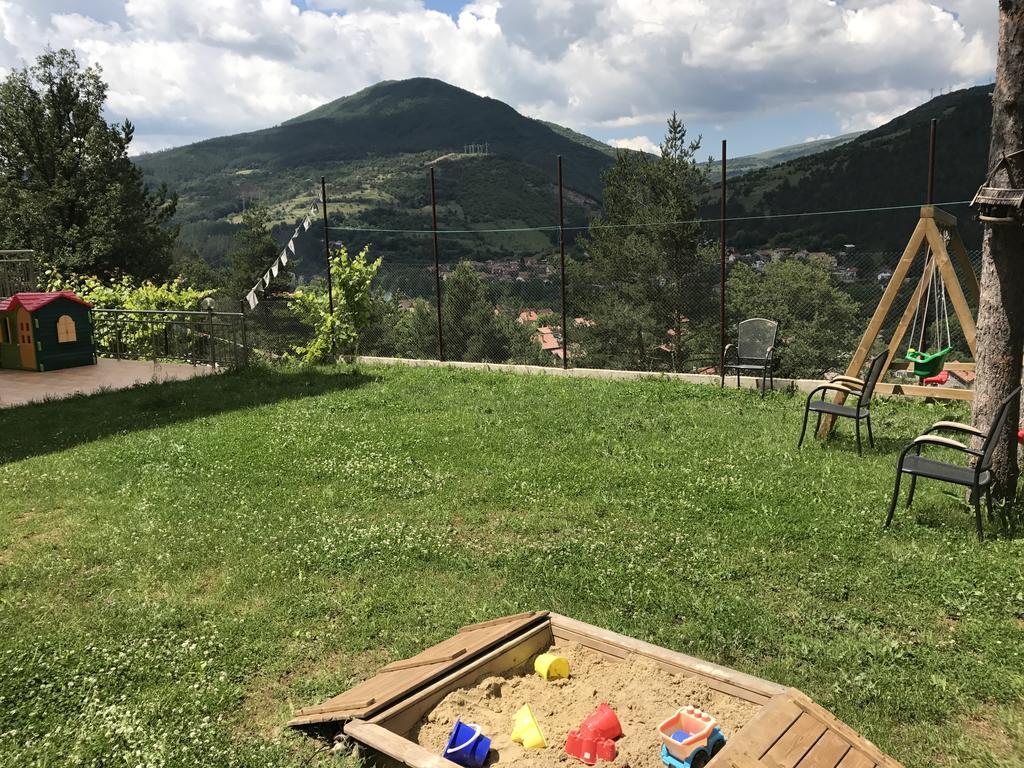 Mala Planina Guest House Iskrets Esterno foto